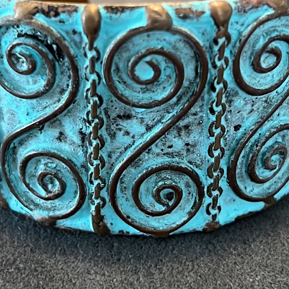 Handmade brass cuff - Picture 4 of 4